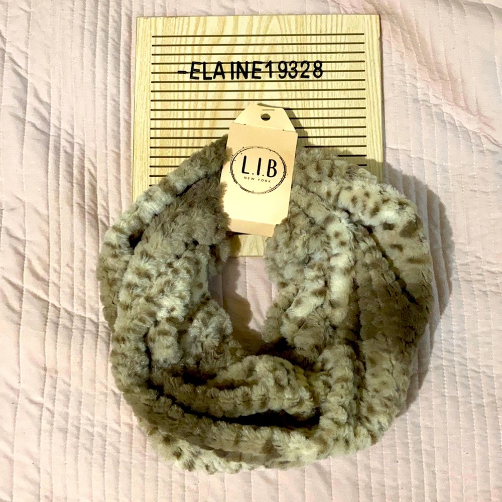 NEW! Faux fur snow leopard ocelot print scarf